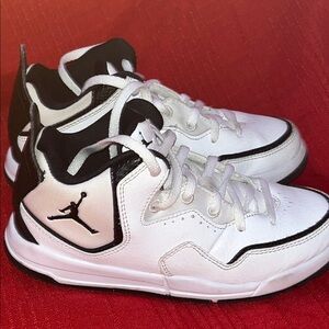 Youth Size 1 NIKE AIR JORDAN COURTSIDE 23 SHOES